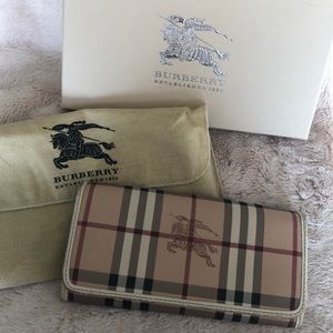 Burberry Wallet with dust bag and box